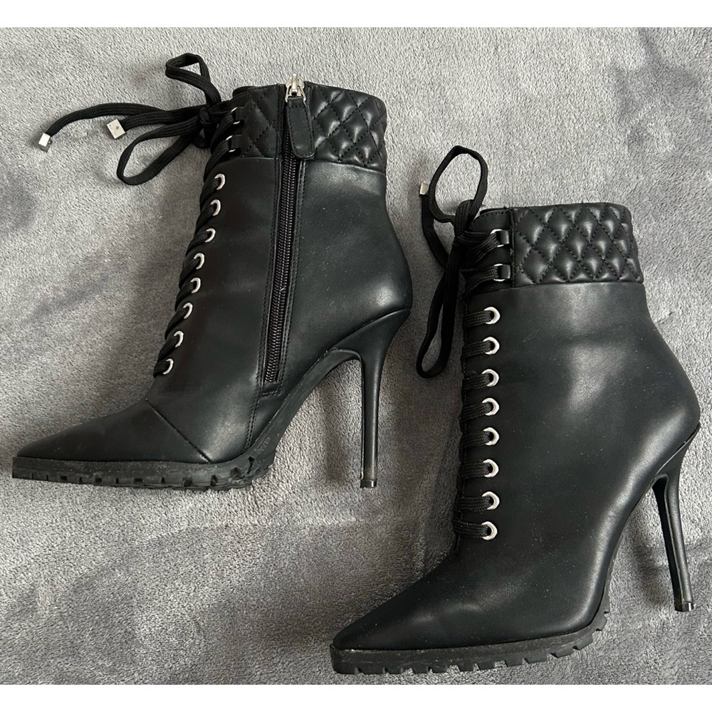 🖤 Jennifer Lopez Lace Up Boots